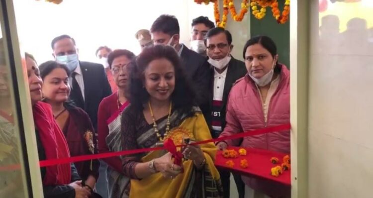 पुलिस लाइन परिसर में अस्पताल और पैथोलॉजी लैब का डीजीपी की पत्नी ने किया उद्घाटन