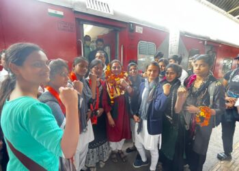 जेल से रिहा होने के बाद निधि त्रिपाठी का हुआ आगरा में भव्य स्वागत