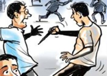 पैसे के लेनदेन को लेकर झगड़ा,  चाकू से बोला हमला
