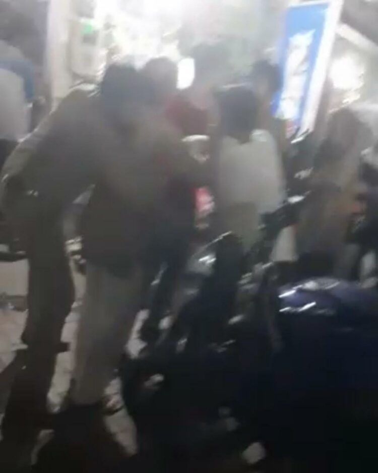 दरोगा और सिपाही के साथ की दारूबाज ने मारपीट