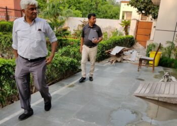 अराजक तत्वों ने प्रोफेसरों से की अभद्रता, अपने पदों से देने पहुंचे इस्तीफा!