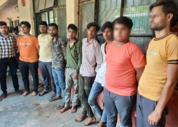 हरीपर्वत थाना पुलिस ने पकड़े तीन सुनार सहित 9 चोर