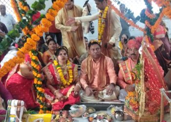 आज तुलसी की शादी हमारे अँगना..
