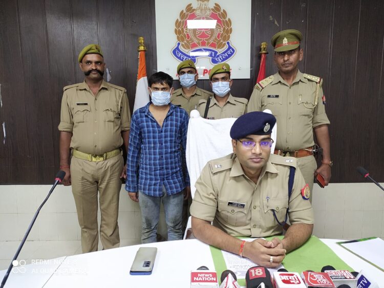 बेटी का चेहरा पिता से नहीं मिलने पर की बेटी और पत्नी की हत्या