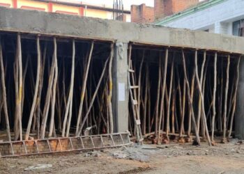 बिना नक्शा पास कराए ही खंदारी परिसर में हो रहे निर्माण कार्य को एडीए ने रुकवाया