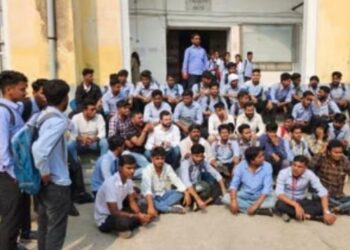 आगरा कॉलेज में विद्यार्थी परिषद और  एनएसयूआई आई आमने-सामने