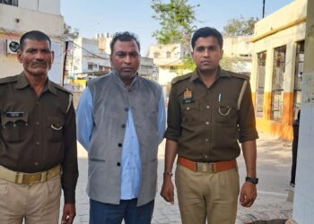 फर्जी आईएएस बनकर कईयों को चूना लगाने वाला दबोचा