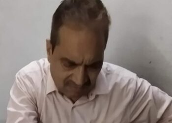 डिप्टी रजिस्ट्रार फर्म सोसाइटी कार्यालय के बाबू को रिश्वत लेते हुए पकड़ा