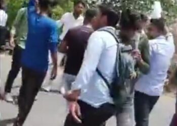 विवि की परीक्षा में नकल के लिए चार हजार मांगने पर हंगामा