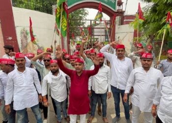 छात्रों की समस्याओं का समाधान नहीं होने को लेकर सपा छात्र सभा ने किया जमकर प्रदर्शन