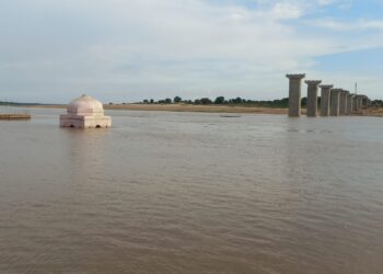 कोटा बैराज से पानी छोड़े जाने के बाद चंबल नदी में तेज उफान