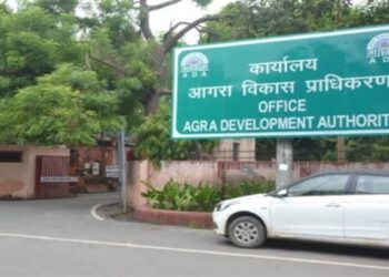 आगरा विकास प्राधिकरण के बाबुओं और अफसर ने कमाई अकूत संपत्ति