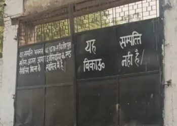 जमीनकांड: बिल्डर और उनके बेटे का कोर्ट से कुर्की आदेश मिला