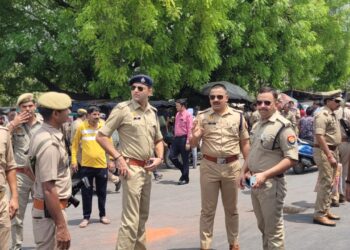 बूथ के लिए मंडी समिति से सभी पोलिंग पार्टी हुई रवाना, कड़ी सुरक्षा के बीच होगा मतदान