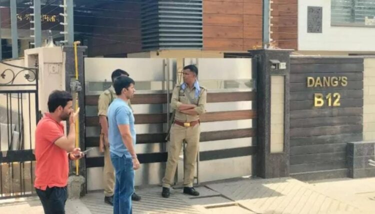 आयकर छापा: पर्चियां जब्त होने से फंसी बाजार की बड़ी रकम