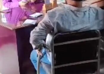 विश्वविद्यालय के शिक्षक का पैसे लेते हुए हो रहा है वीडियो वायरल