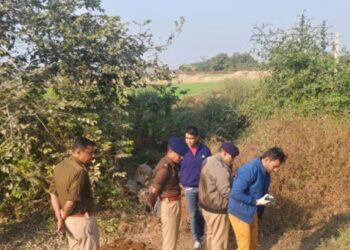 इरादत नगर में महिला की चाकू से गला काटकर हत्या