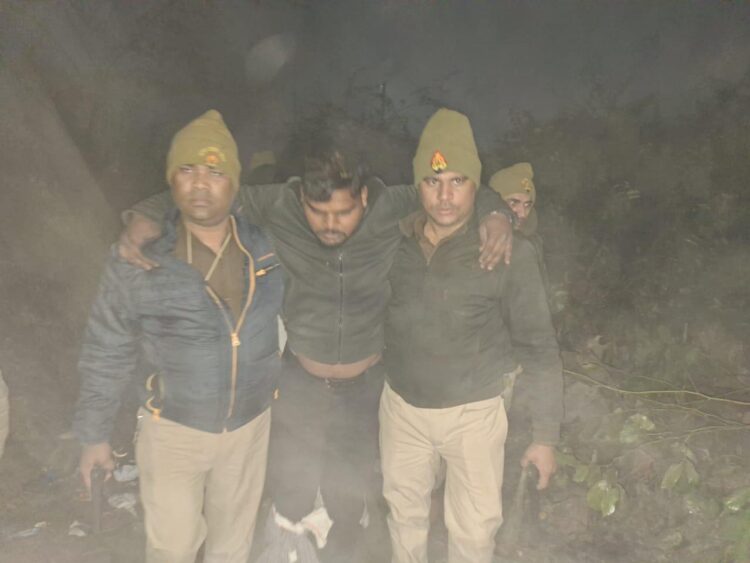 एत्माउद्दौला में पुलिस की चोरों से हुई मुठभेड़, एक के पैर में लगी गोली