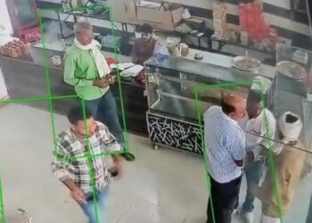 किरावली तहसील के लेखपाल को एंटी करप्शन ने 25 हजार रिश्वत लेते हुए दबोचा