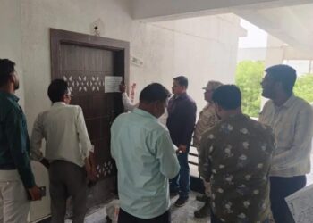 आवास विकास परिषद ने पुष्पांजलि गार्डेनिया के 13 फ्लैट्स और ग्राउंड फ्लोर किया सील