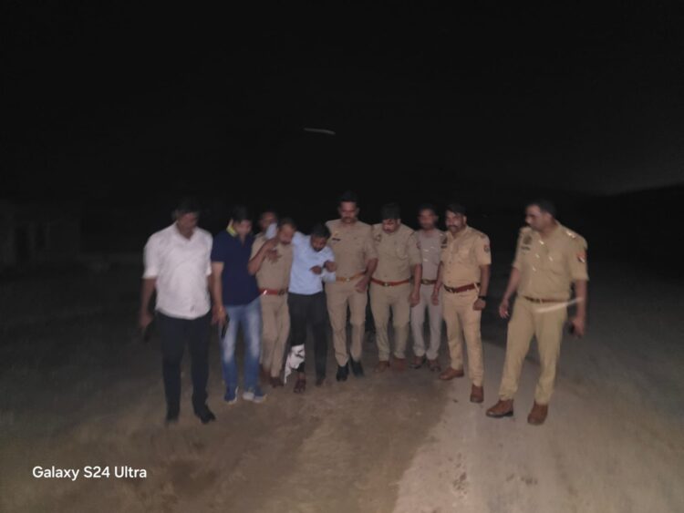 बच्चे के साथ कुकर्म करने वाले आरोपी से पुलिस की हुई मुठभेड़, पैर में लगी गोली