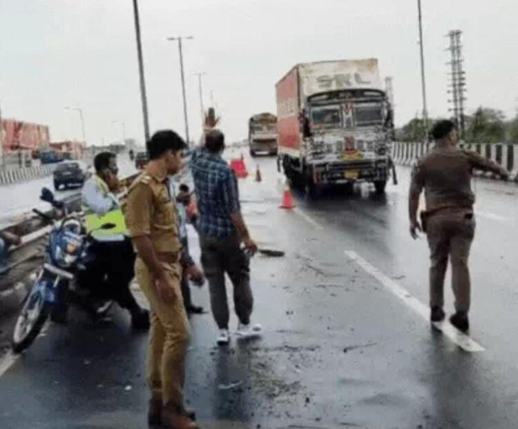आगरा-दिल्ली हाईवे पर चार मजदूरों को कैंटर ने रौंदा