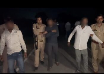 खेरागढ़ थाना पुलिस की चोरों से मुठभेड़, दो के पैर में लगी गोली