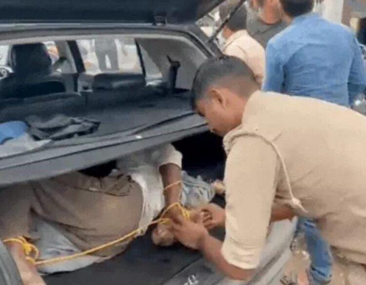 पत्नी ने अपने भाइयों से पति का कराया अपहरण, मुंह में कपड़ा ठूंसा मिला, हाथ पैर बंधे हुए