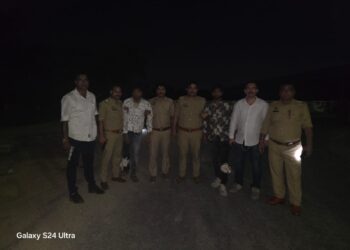 ताजगंज पुलिस की चेन लुटेरों से हुई मुठभेड़, दो के पैर में लगी गोली
