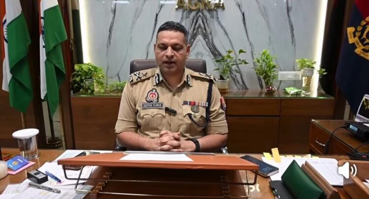 आगरा पुलिस विभाग में अगर कोई पुलिसकर्मी रिश्वत मांगता है तो करें इस नंबर पर शिकायत