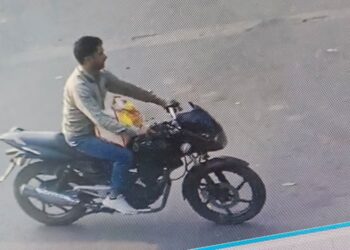 पालीवाल पार्क पर सुबह नारियल पानी पी रही शिक्षिका की चेन लूटी