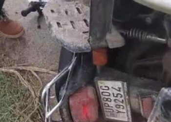 गुरुवार को सड़क हादसे में पांच लोगों की मौत, मंसुखपुरा में डंपर ने मोटरसाइकिल सवार तीन लोगों को रौंदा शवों के चीथड़े उड़े