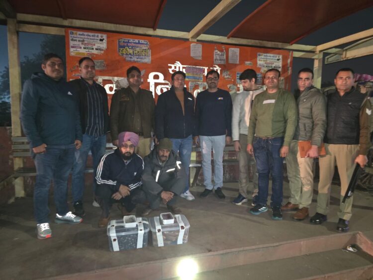 गाड़ी की बॉडी के अंदर छिपाकर ले जा रहे थे एक करोड़ की चरस, एएनटीएफ और कमला नगर पुलिस ने दबोचे