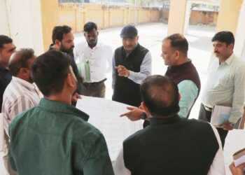 मंडलायुक्त को आवास विकास परिषद की ग्रीन एनक्लेव बिल्डिंग मिली जर्जर और बदतर हालत में