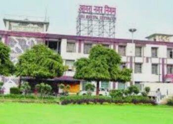 नगर निगम के जेई का FIR मामले में यू टर्न, बोले जिन्हें असलाह समझ रहा था वह मोबाइल थे