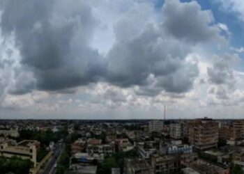 मंगलवार को तेज हवाएं चलने लगीं, आसमान में घने बादल छा गए