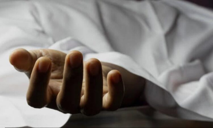 इरादत नगर में सड़क किनारे शव मिलने से फैली सनसनी, हत्या की आशंका