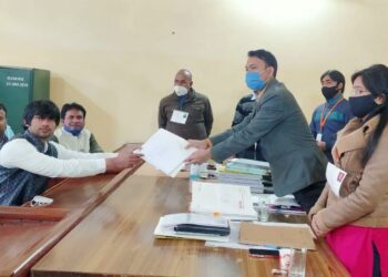 बसपा, सपा और भाजपा के प्रत्याशियों ने किया नामांकन