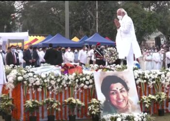 सुर साम्राज्ञी लता मंगेशकर नहीं रहीं