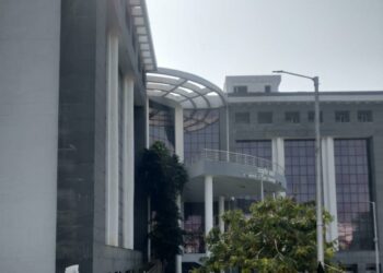 विश्वविद्यालय जिस जमीन का भूस्वामी नहीं, एडीए से जिसका नक्शा पास नहीं, कल उस पर खड़ी इमारत का उद्घाटन करने जा रहा!