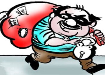 बाबा गारमेंट्स के शोरूम में से 23 लाख की नगदी चोरी