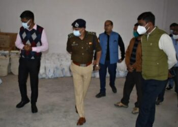 डीएम और एसएसपी ने किया स्ट्रांग रूम का निरीक्षण
