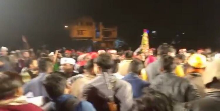 कासगंज में टीवी डिबेट के दौरान भाजपा और समाजवादी पार्टी के समर्थक भिड़े