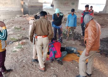 जवाहर पुल के नीचे मिला युवती का शव