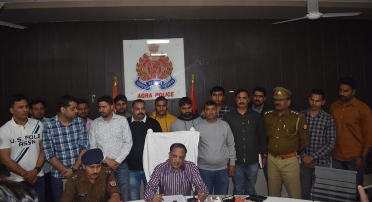बदमाश नरेंद्र से बरामद किया पुलिस ने ढाई किलो सोना