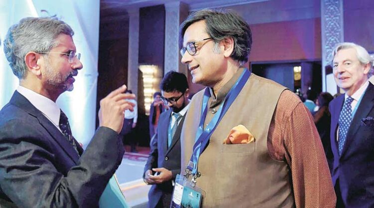 यूक्रेन: मोदी सरकार की विदेश नीति पर शशि थरूर गदगद, बोले-विदेश नीति हो तो ऐसी