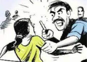 पति को बाहर जाता देख घर में घुसकर दृष्टिहीन महिला के साथ की छेड़खानी