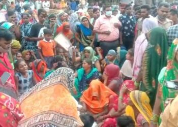 मारपीट में घायल युवक की मौत, परिजनों ने रोड पर शव रखकर लगाया जाम