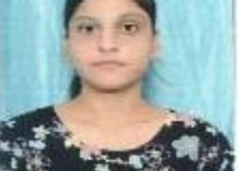 परीक्षा नियंत्रक ने टॉपर को बहुत रुलाया, उसने भी मेडल लेकर दिखाया!