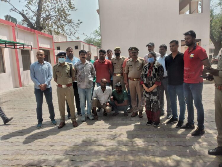ट्रक को लूटने के बाद कर दिया था उस पर पेंट, कानून के लंबे हाथों से नहीं बच पाए